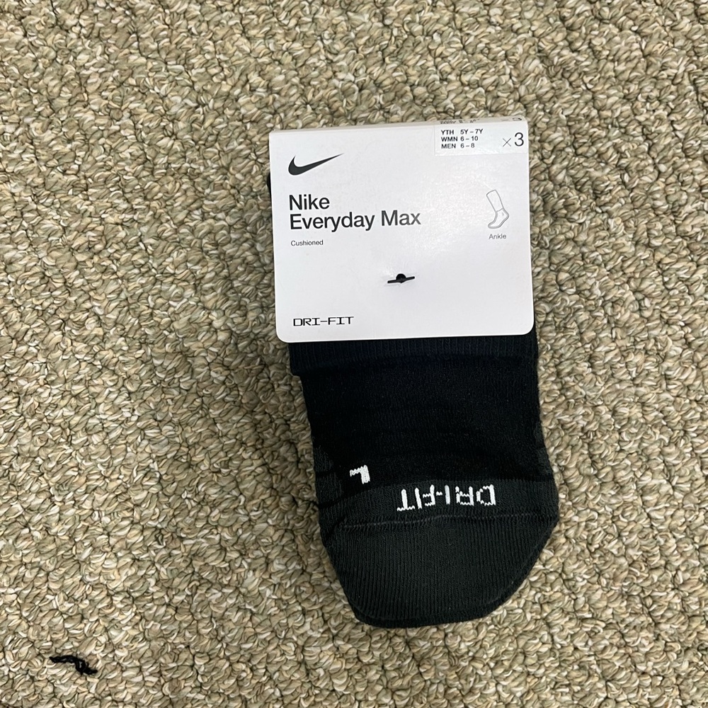 Nike Everyday Max Cushioned Athletic Socks - Black pack of 3
